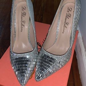 De Blossom Diamond Heel Pumps
